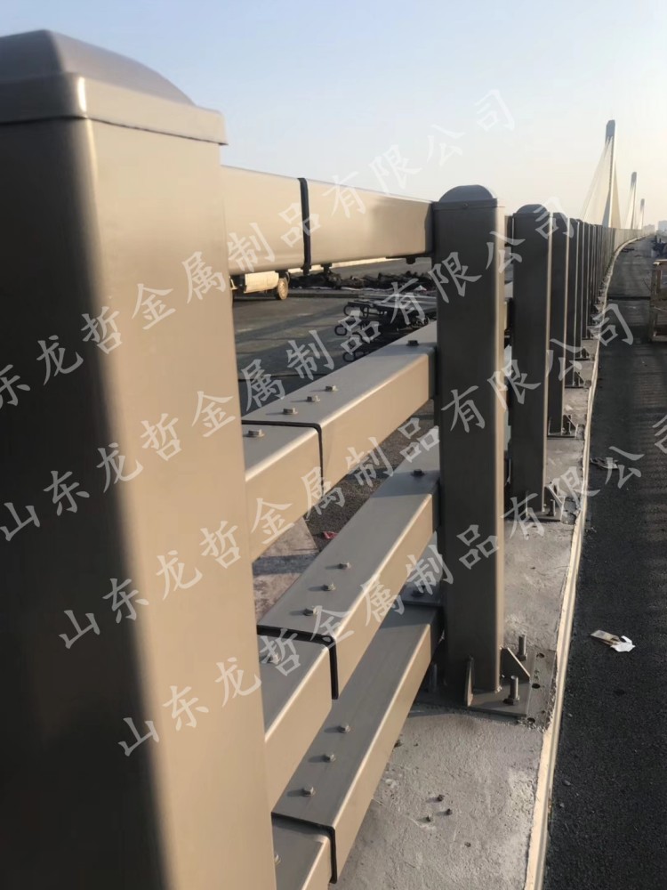 江西防撞護(hù)欄工程案例 江西防撞護(hù)欄工程案例